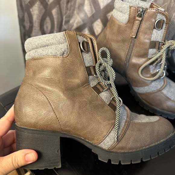 Scoop Women’s Brown and Gray Low Heel Boots Size 9 - Picture 11 of 16